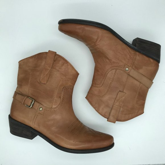 western ankle boots tan